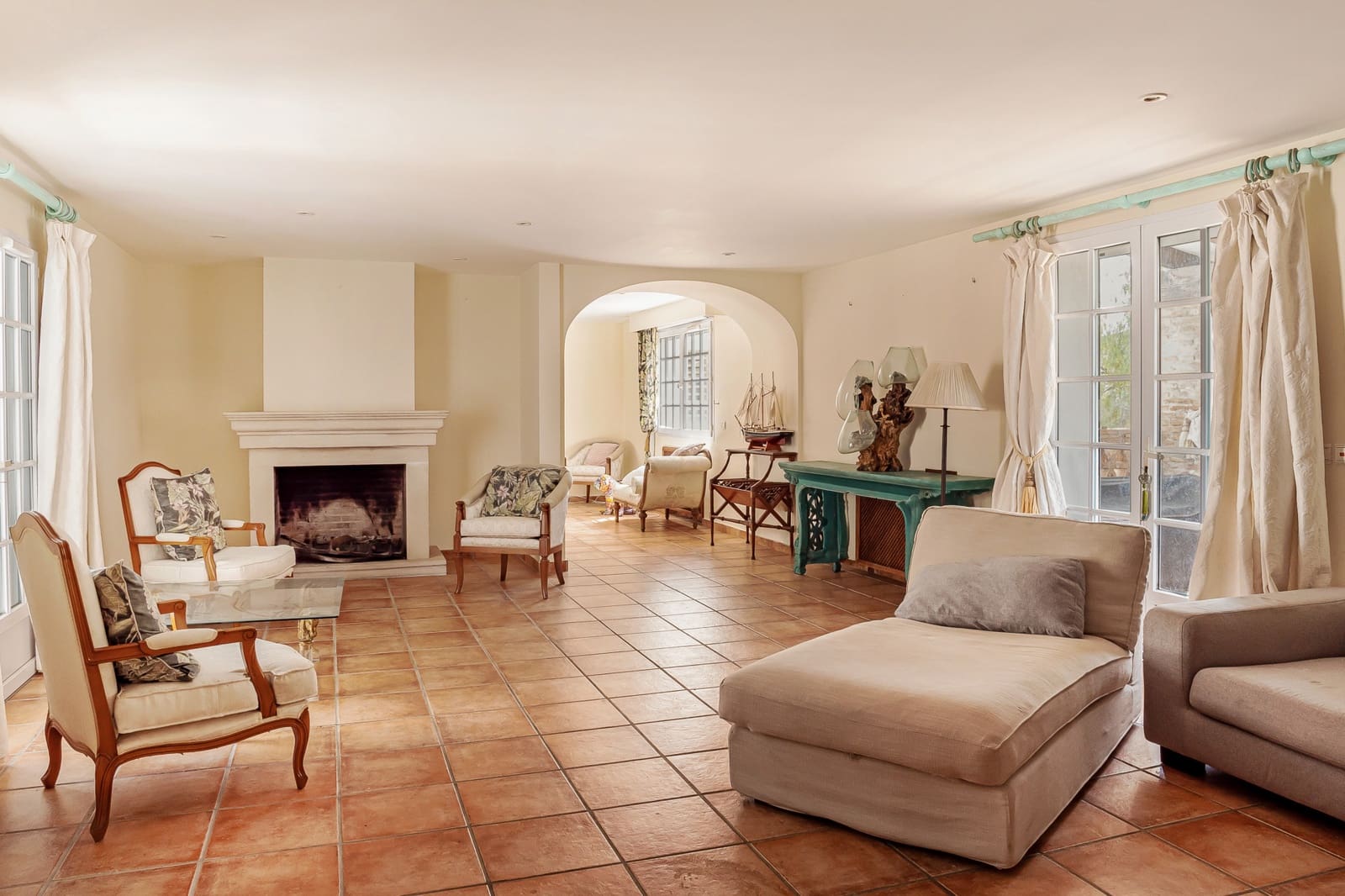 8 sovrum Villa till salu i Benahavis med pool garage - 2 495 000 € (Ref: 9804163)