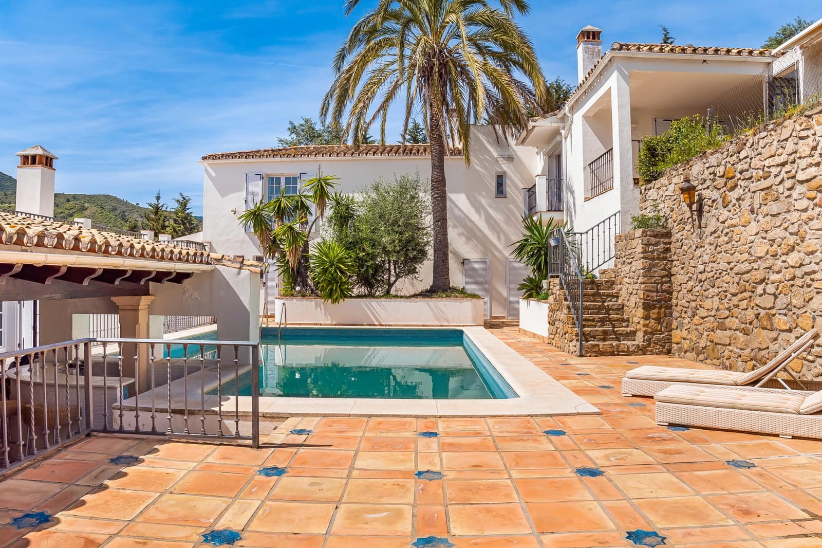8 sovrum Villa till salu i Benahavis med pool garage - 2 495 000 € (Ref: 9804163)