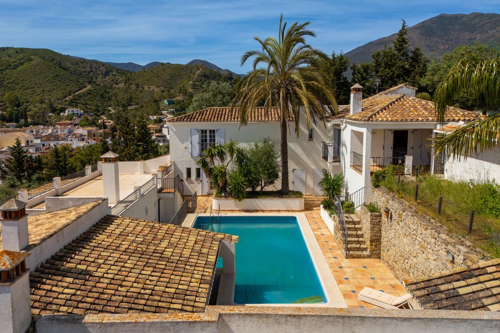 8 sovrum Villa till salu i Benahavis med pool garage - 2 495 000 € (Ref: 9804163)
