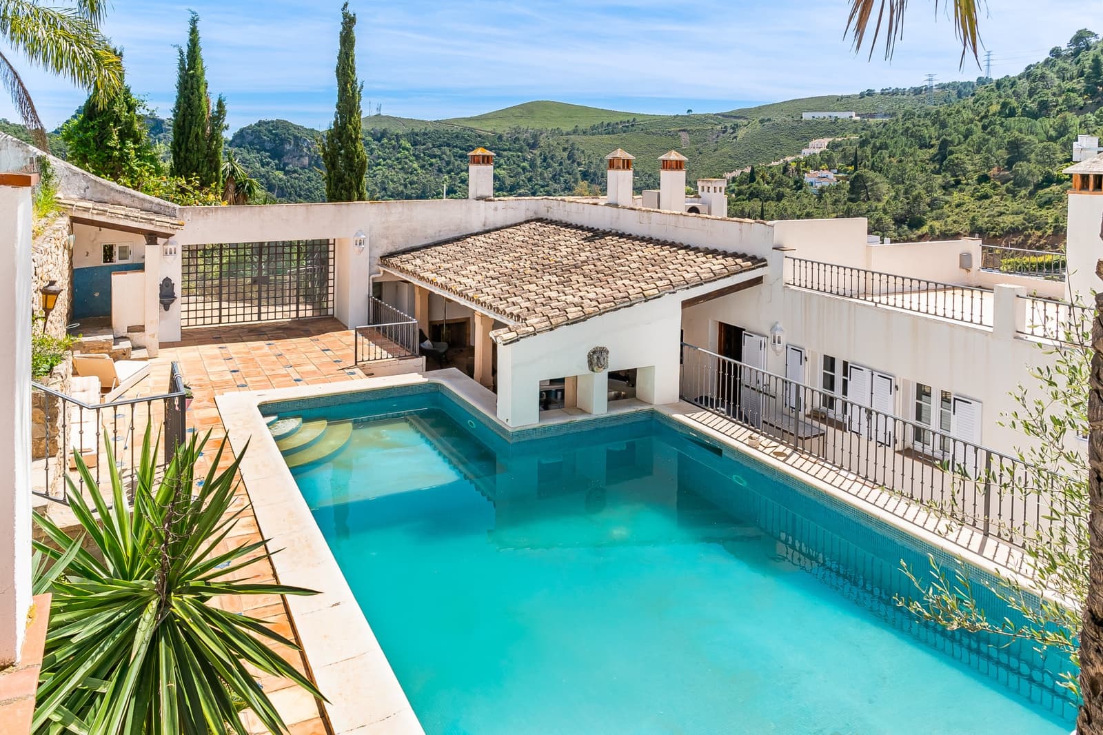 8 sovrum Villa till salu i Benahavis med pool garage - 2 495 000 € (Ref: 9804163)