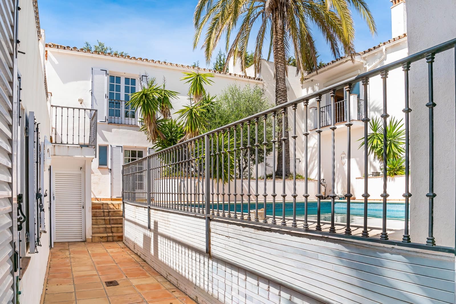 8 sovrum Villa till salu i Benahavis med pool garage - 2 495 000 € (Ref: 9804163)