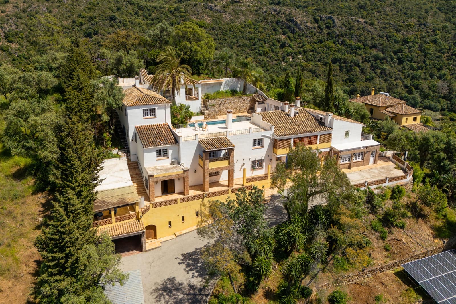 8 sovrum Villa till salu i Benahavis med pool garage - 2 495 000 € (Ref: 9804163)