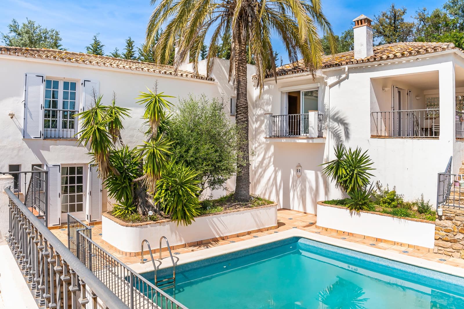 8 sovrum Villa till salu i Benahavis med pool garage - 2 495 000 € (Ref: 9804163)