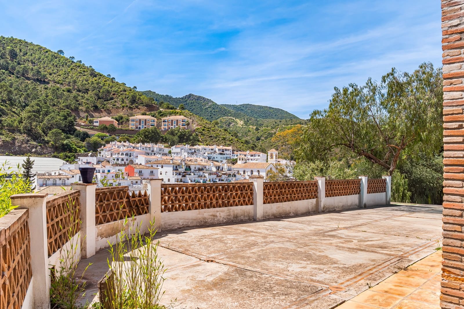 8 sovrum Villa till salu i Benahavis med pool garage - 2 495 000 € (Ref: 9804163)