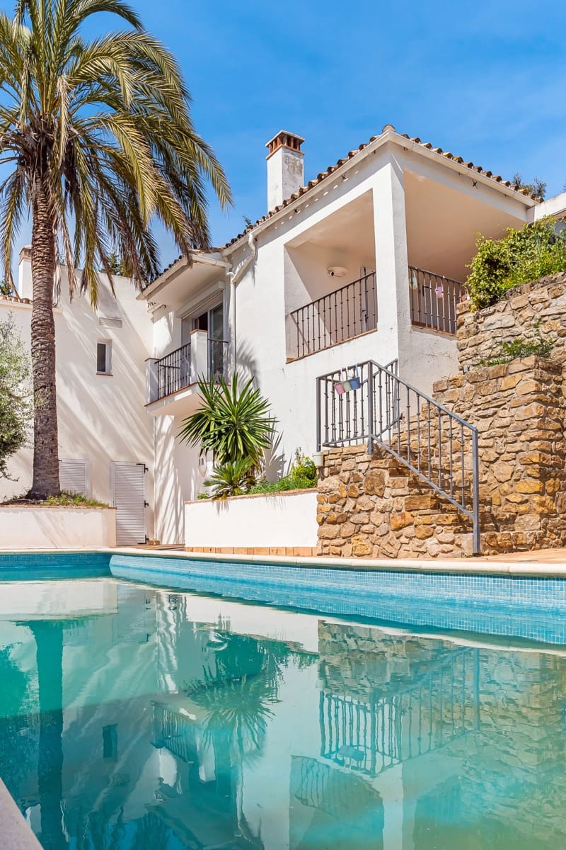 8 quarto Moradia para venda em Benahavis com piscina garagem - 1 995 000 € (Ref: 9804163)