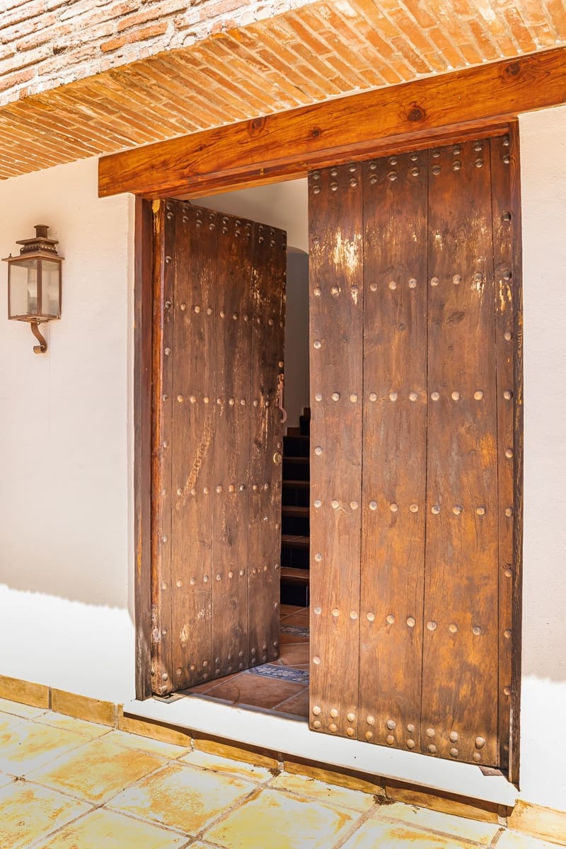 8 quarto Moradia para venda em Benahavis com piscina garagem - 1 995 000 € (Ref: 9804163)