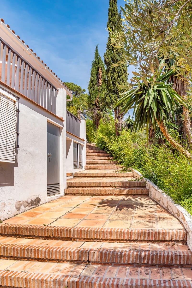 8 quarto Moradia para venda em Benahavis com piscina garagem - 1 995 000 € (Ref: 9804163)