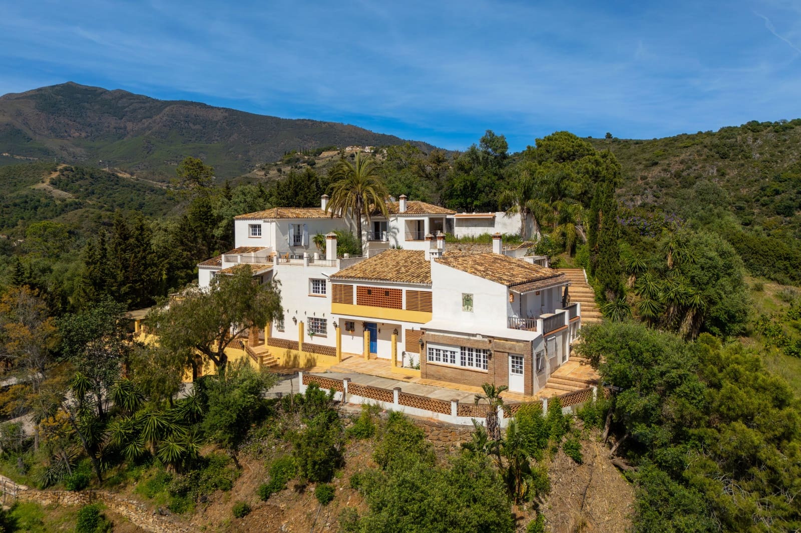 8 quarto Moradia para venda em Benahavis com piscina garagem - 1 995 000 € (Ref: 9804163)