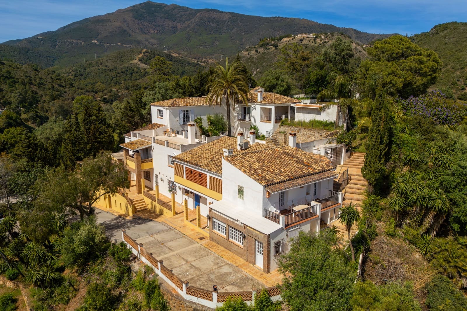 8 quarto Moradia para venda em Benahavis com piscina garagem - 1 995 000 € (Ref: 9804163)