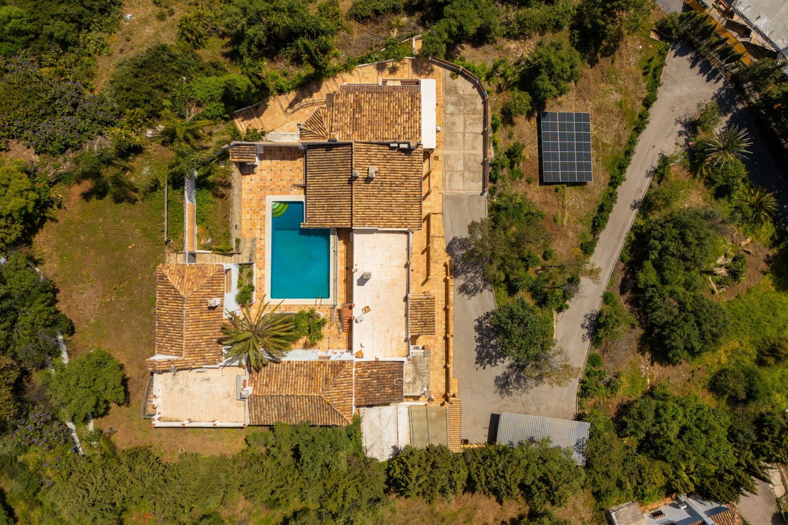 8 quarto Moradia para venda em Benahavis com piscina garagem - 1 995 000 € (Ref: 9804163)