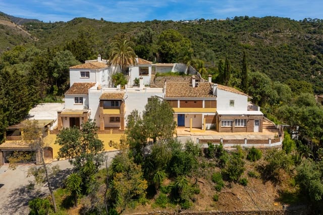 8 quarto Moradia para venda em Benahavís com piscina garagem - 1 995 000 € (Ref: 9804163)