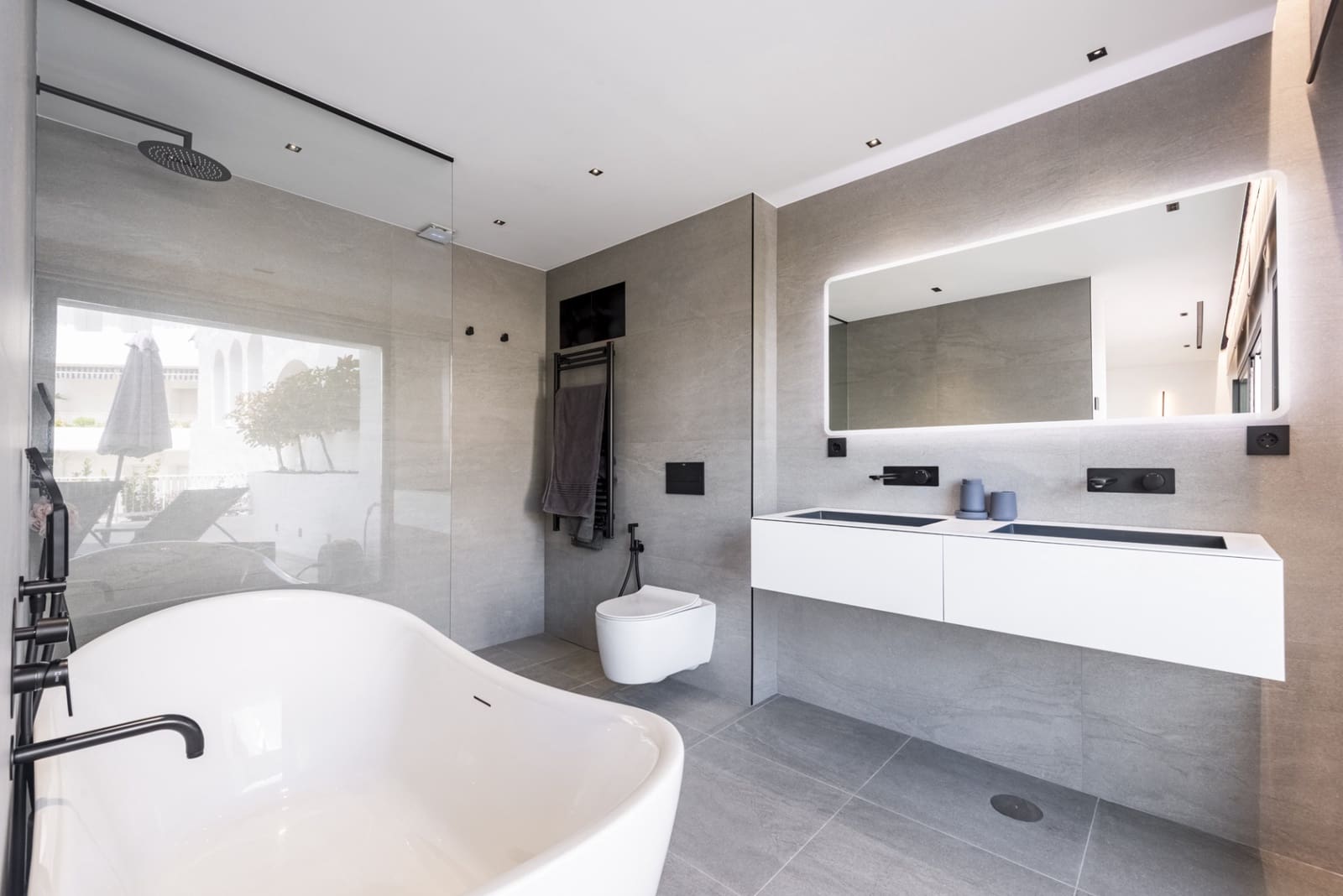 3 sypialnia Apartament na sprzedaż w Marbella z basenem garażem - 1 375 000 € (Ref: 9804164)