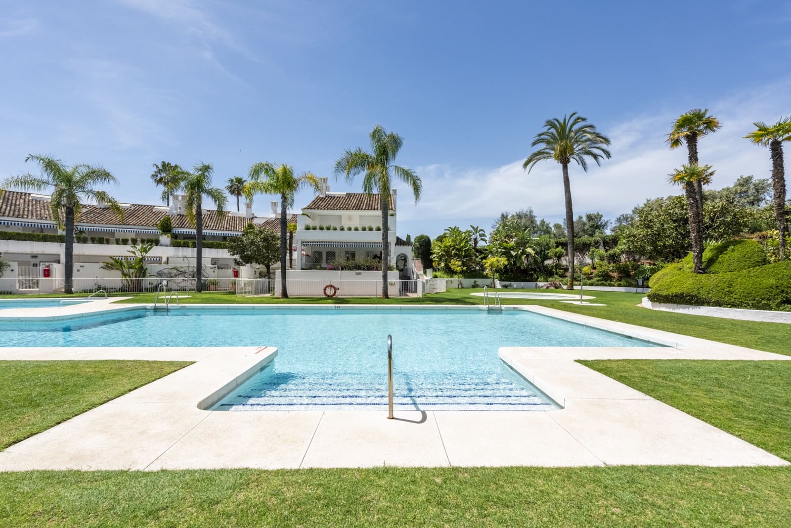 3 sypialnia Apartament na sprzedaż w Marbella z basenem garażem - 1 375 000 € (Ref: 9804164)