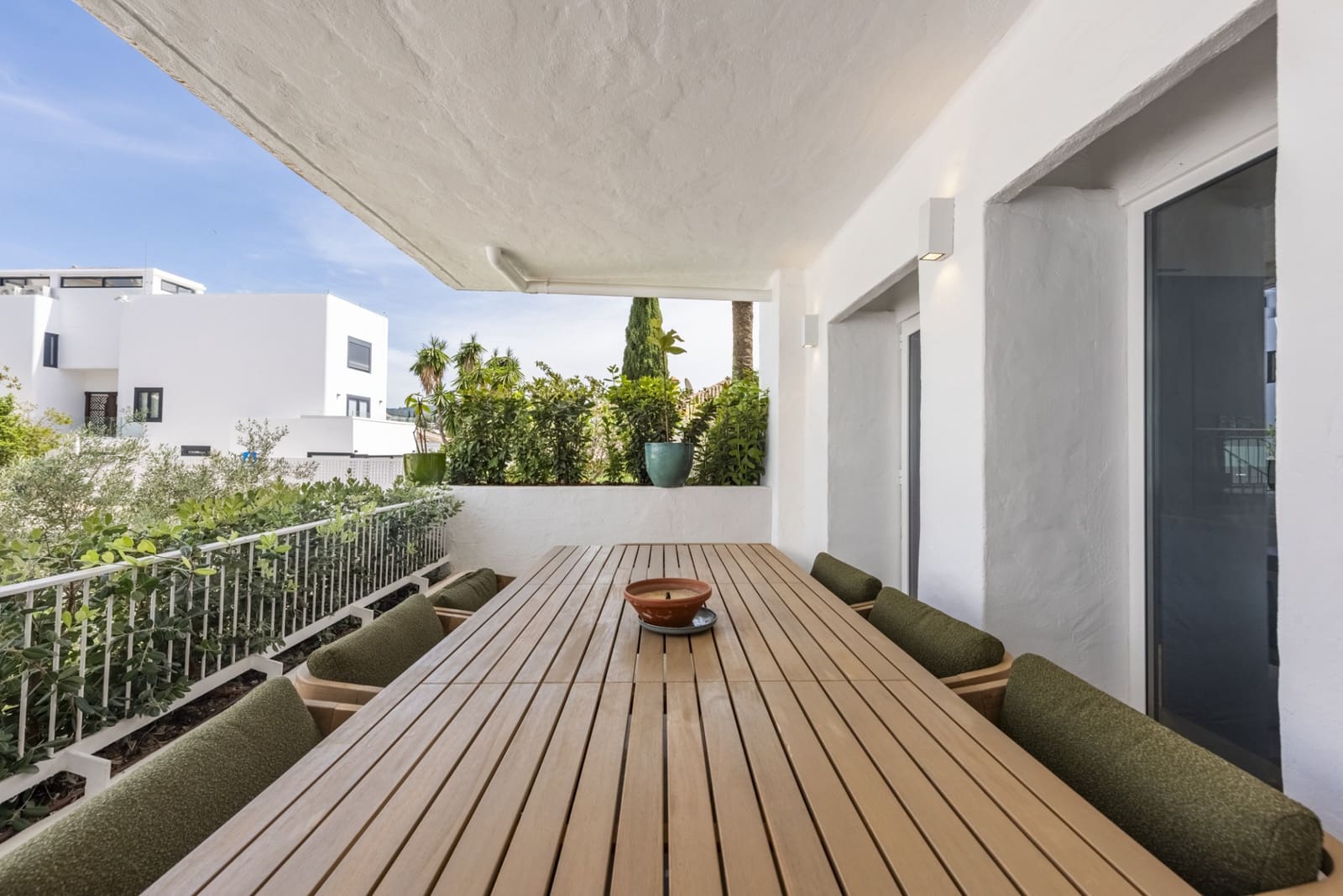 3 sypialnia Apartament na sprzedaż w Marbella z basenem garażem - 1 375 000 € (Ref: 9804164)