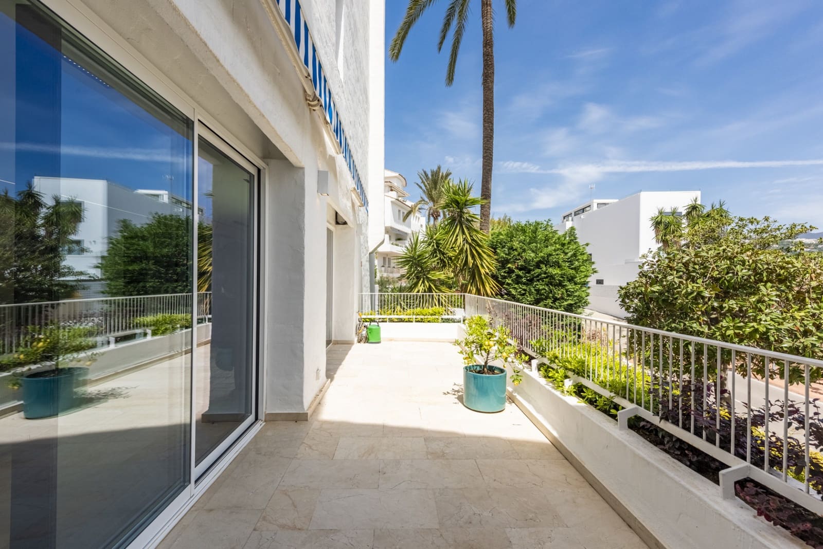 3 sypialnia Apartament na sprzedaż w Marbella z basenem garażem - 1 375 000 € (Ref: 9804164)