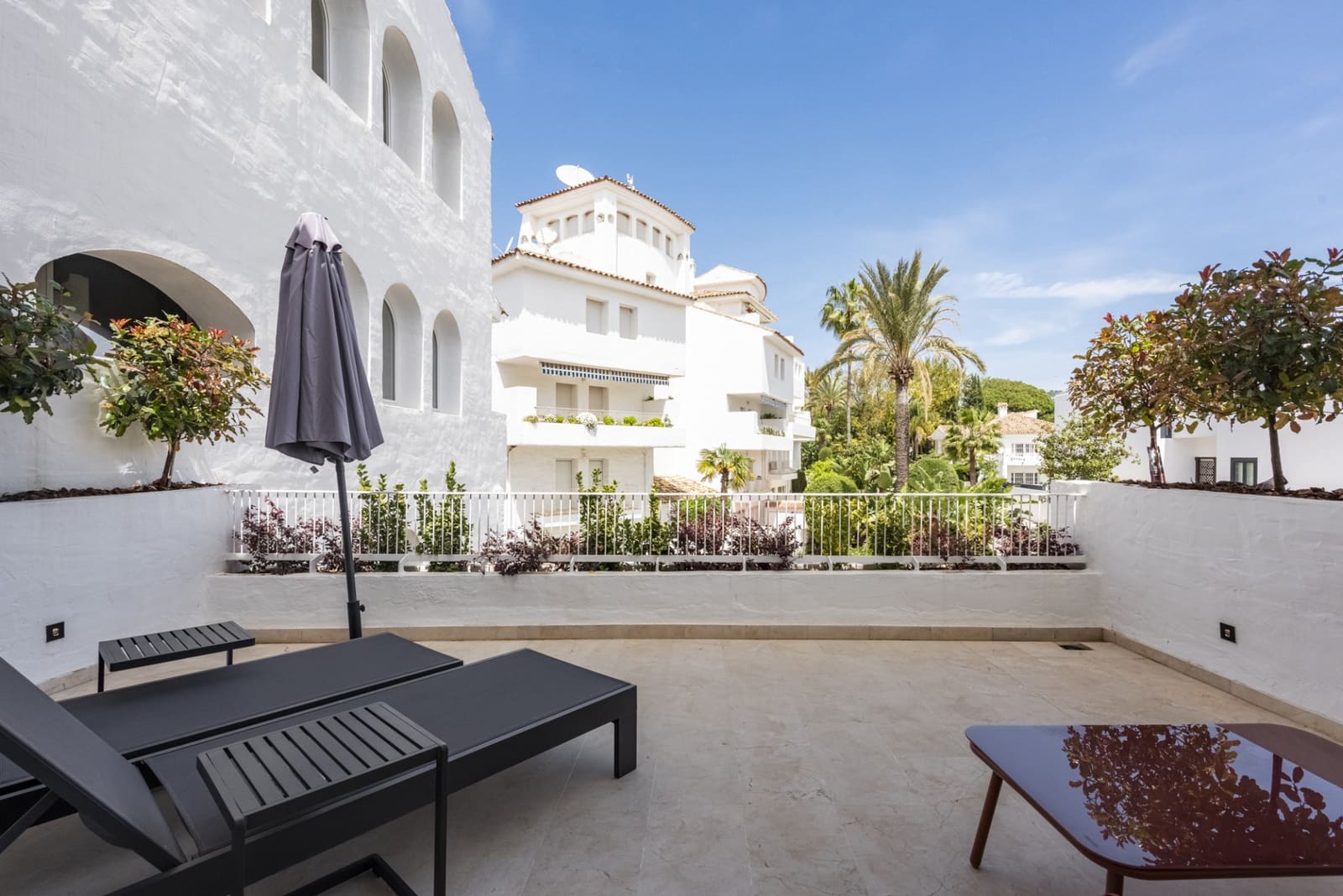 3 sypialnia Apartament na sprzedaż w Marbella z basenem garażem - 1 375 000 € (Ref: 9804164)