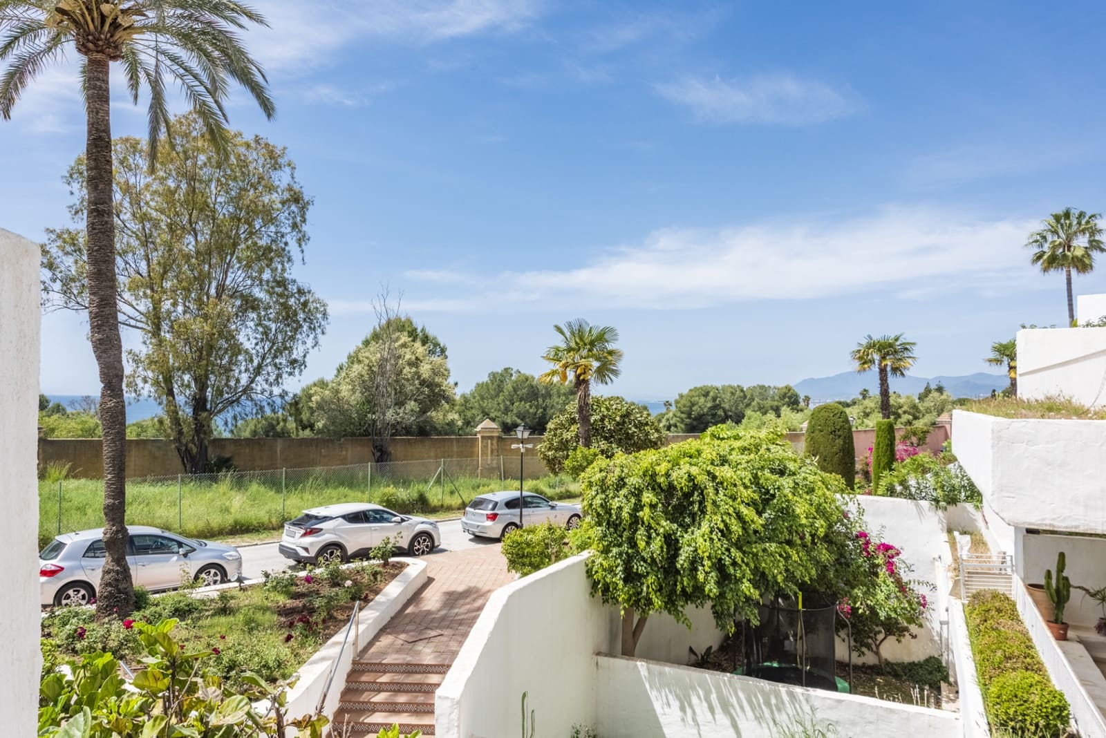 3 sypialnia Apartament na sprzedaż w Marbella z basenem garażem - 1 375 000 € (Ref: 9804164)