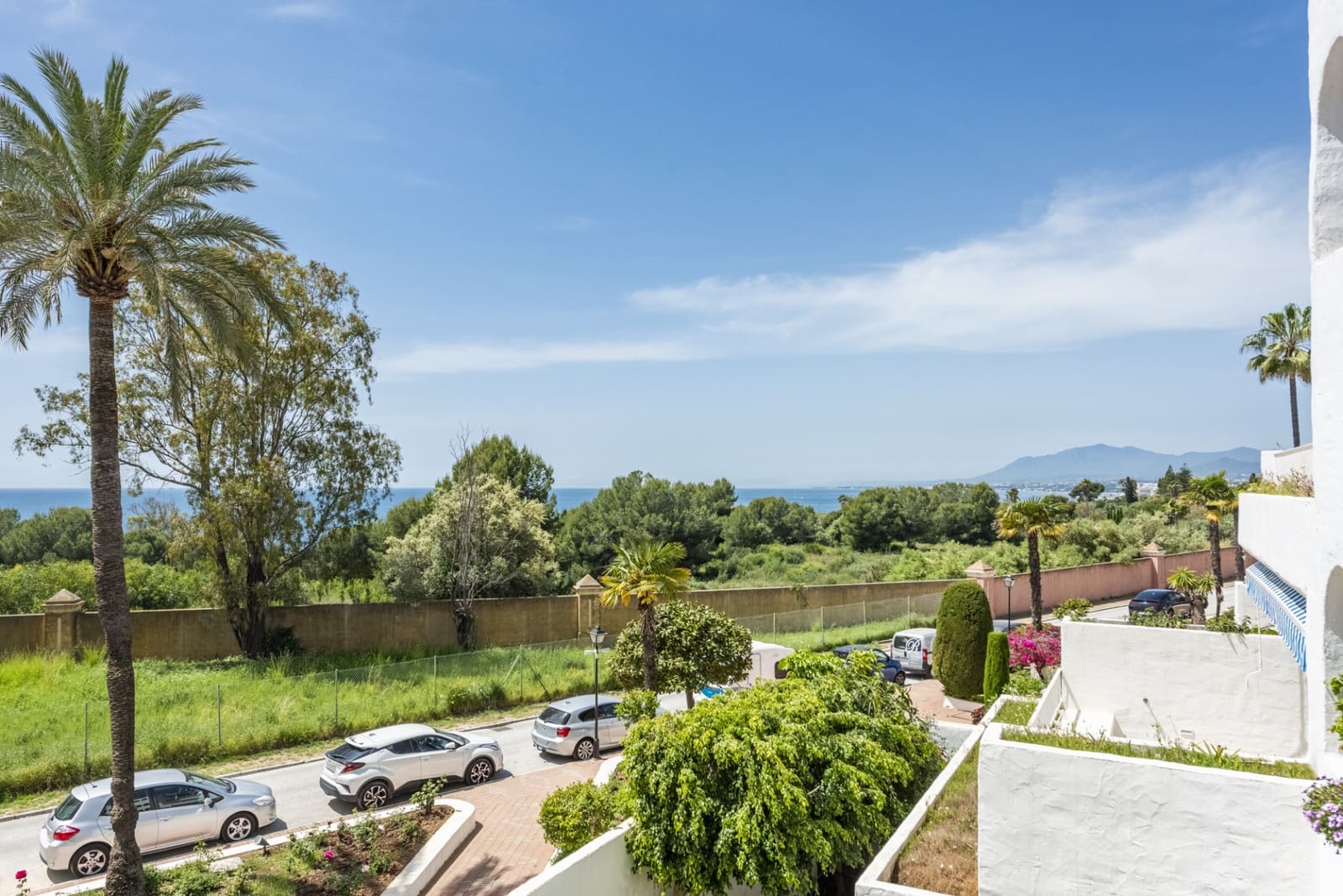 3 sypialnia Apartament na sprzedaż w Marbella z basenem garażem - 1 375 000 € (Ref: 9804164)