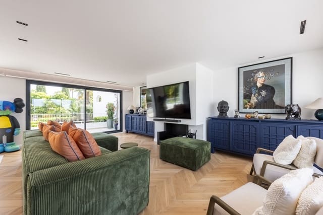 Apartamento de 3 habitaciones en Marbella en venta con piscina garaje - 1.275.000 € (Ref: 9804164)