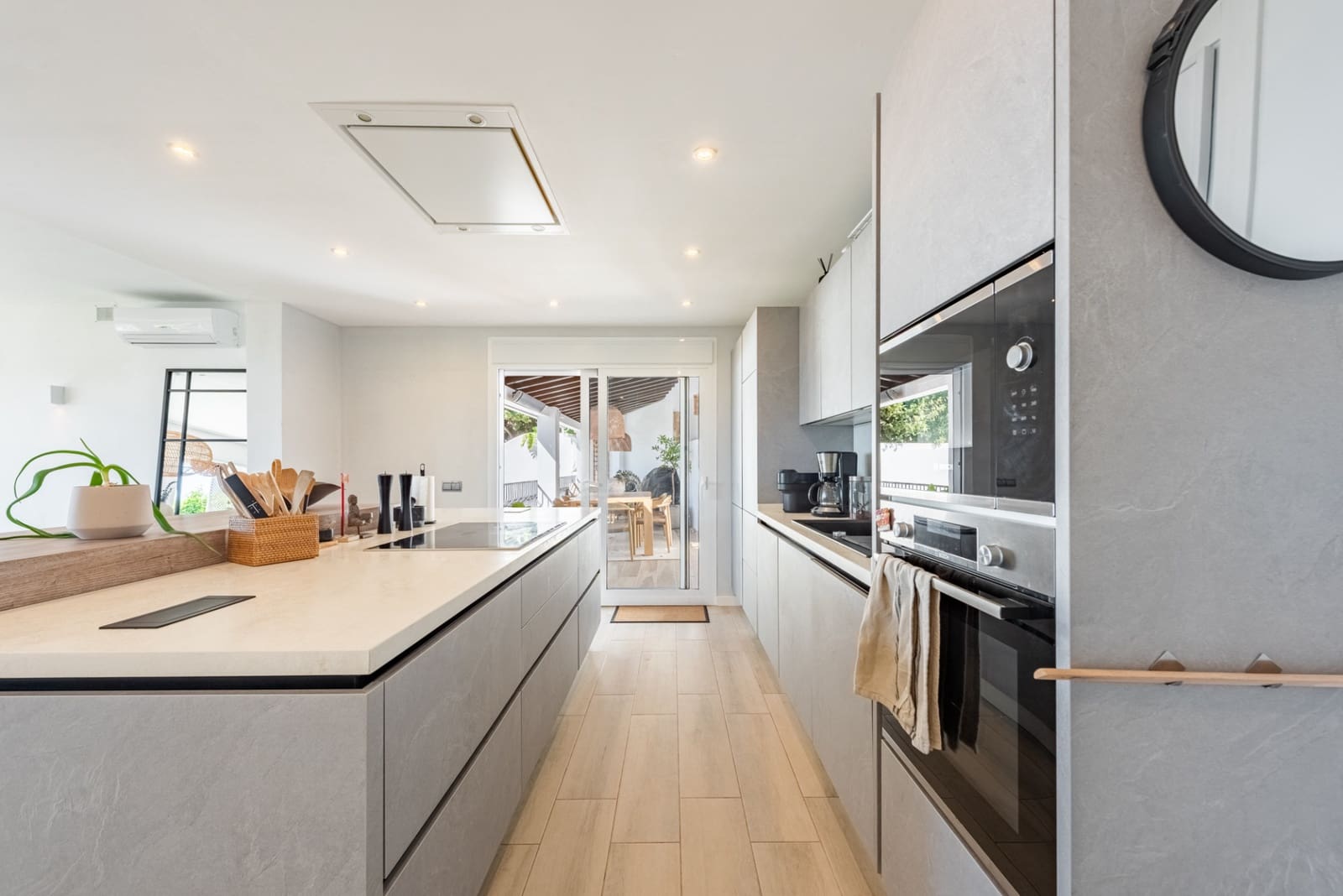 4 camera da letto Villetta Bifamiliare in vendita in Istan con piscina garage - 1.550.000 € (Rif: 9806311)