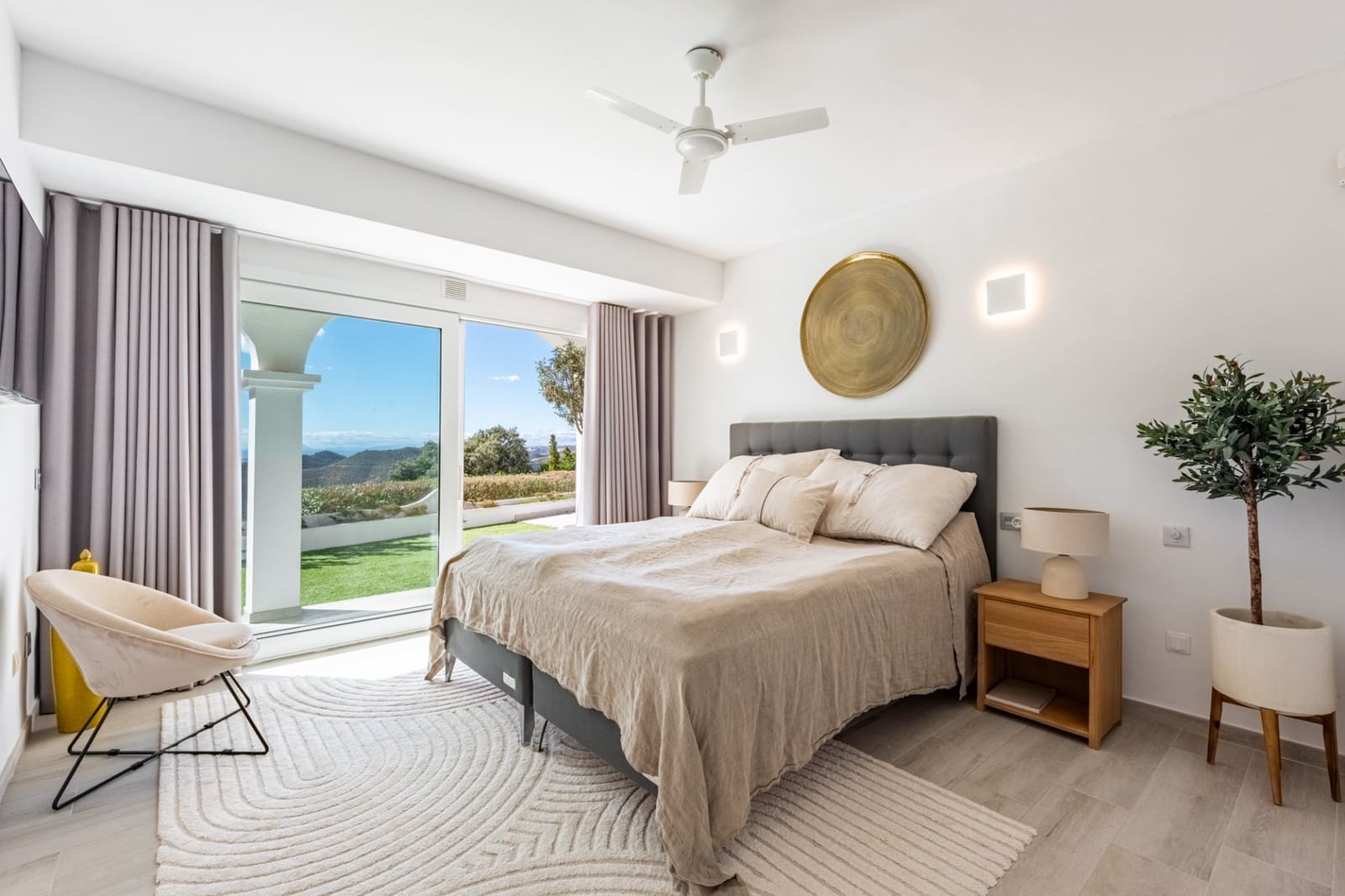 4 camera da letto Villetta Bifamiliare in vendita in Istan con piscina garage - 1.550.000 € (Rif: 9806311)