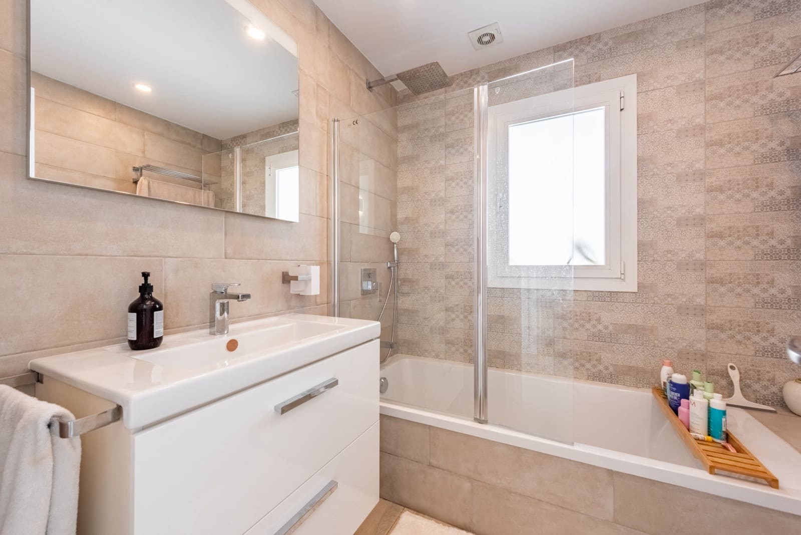 4 camera da letto Villetta Bifamiliare in vendita in Istan con piscina garage - 1.550.000 € (Rif: 9806311)