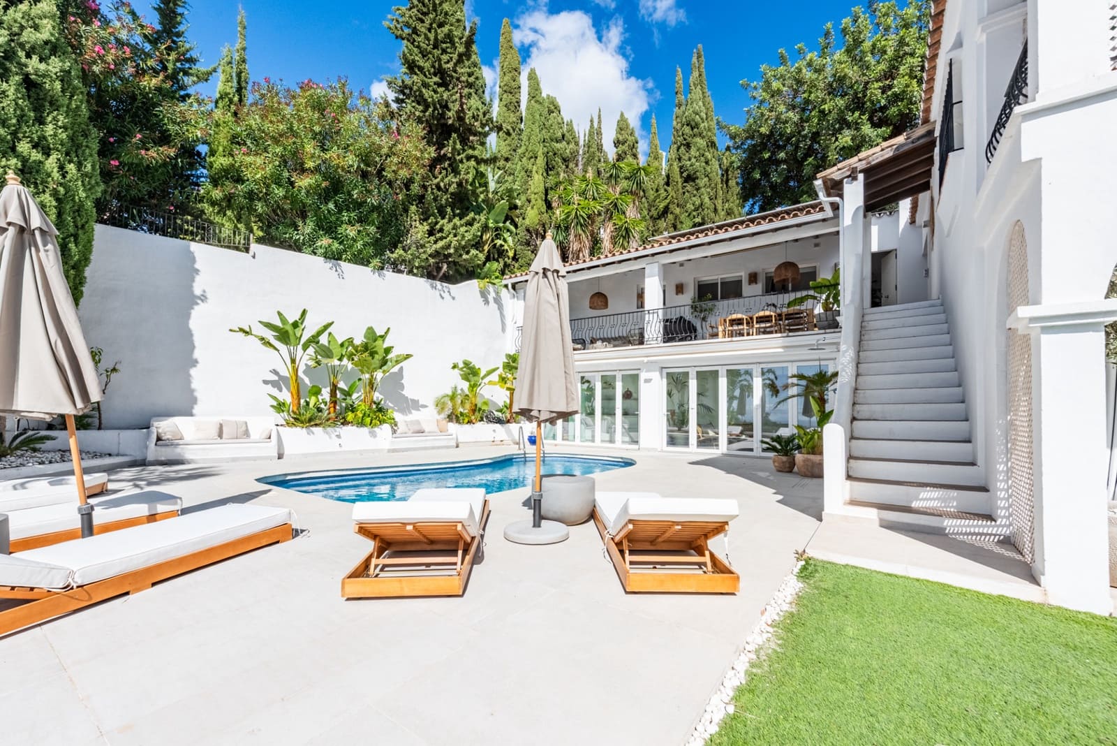 4 camera da letto Villetta Bifamiliare in vendita in Istan con piscina garage - 1.550.000 € (Rif: 9806311)