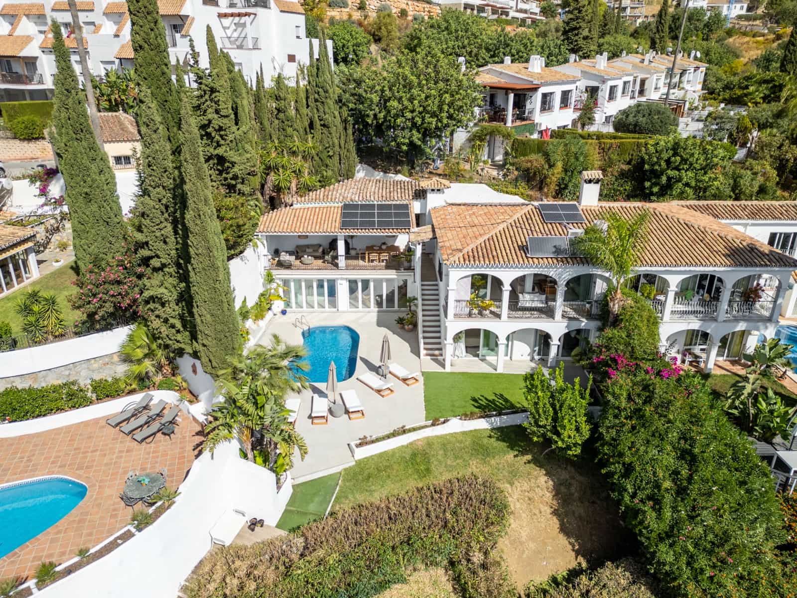 4 camera da letto Villetta Bifamiliare in vendita in Istan con piscina garage - 1.550.000 € (Rif: 9806311)