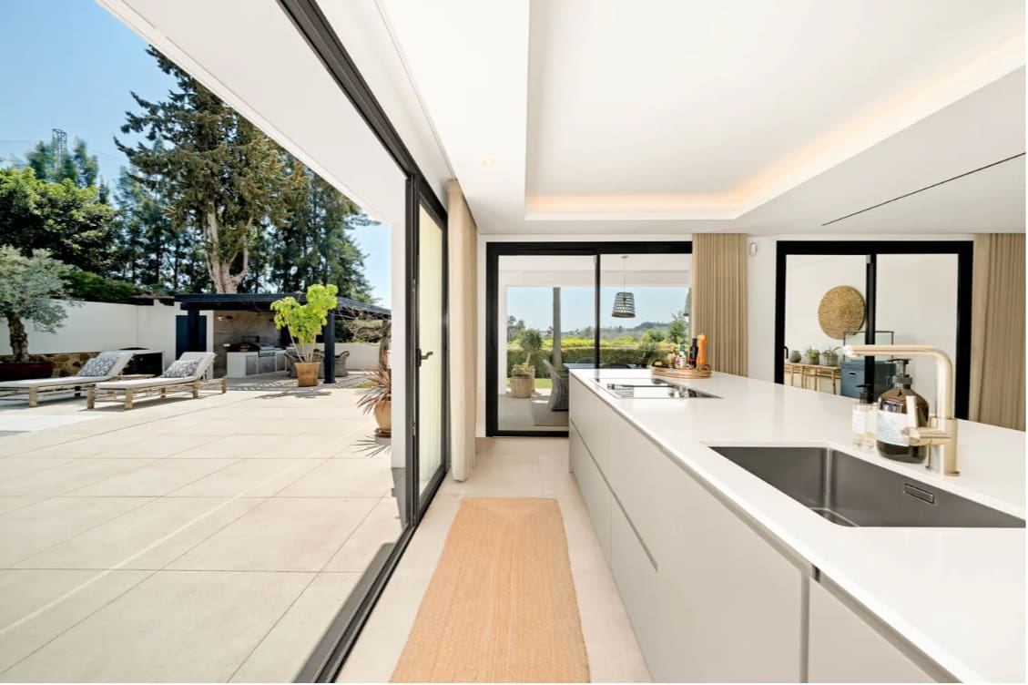 5 slaapkamer Villa te koop in Marbella met zwembad garage - € 3.995.000 (Ref: 9806312)