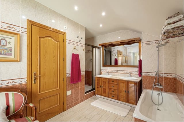 3 quarto Penthouse para venda em Marbella com garagem - 1 350 000 € (Ref: 9807883)