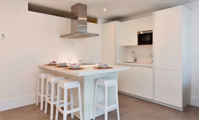 2 quarto Apartamento para venda em Puerto Banus, Marbella - 590 000 € (Ref: 9807884)
