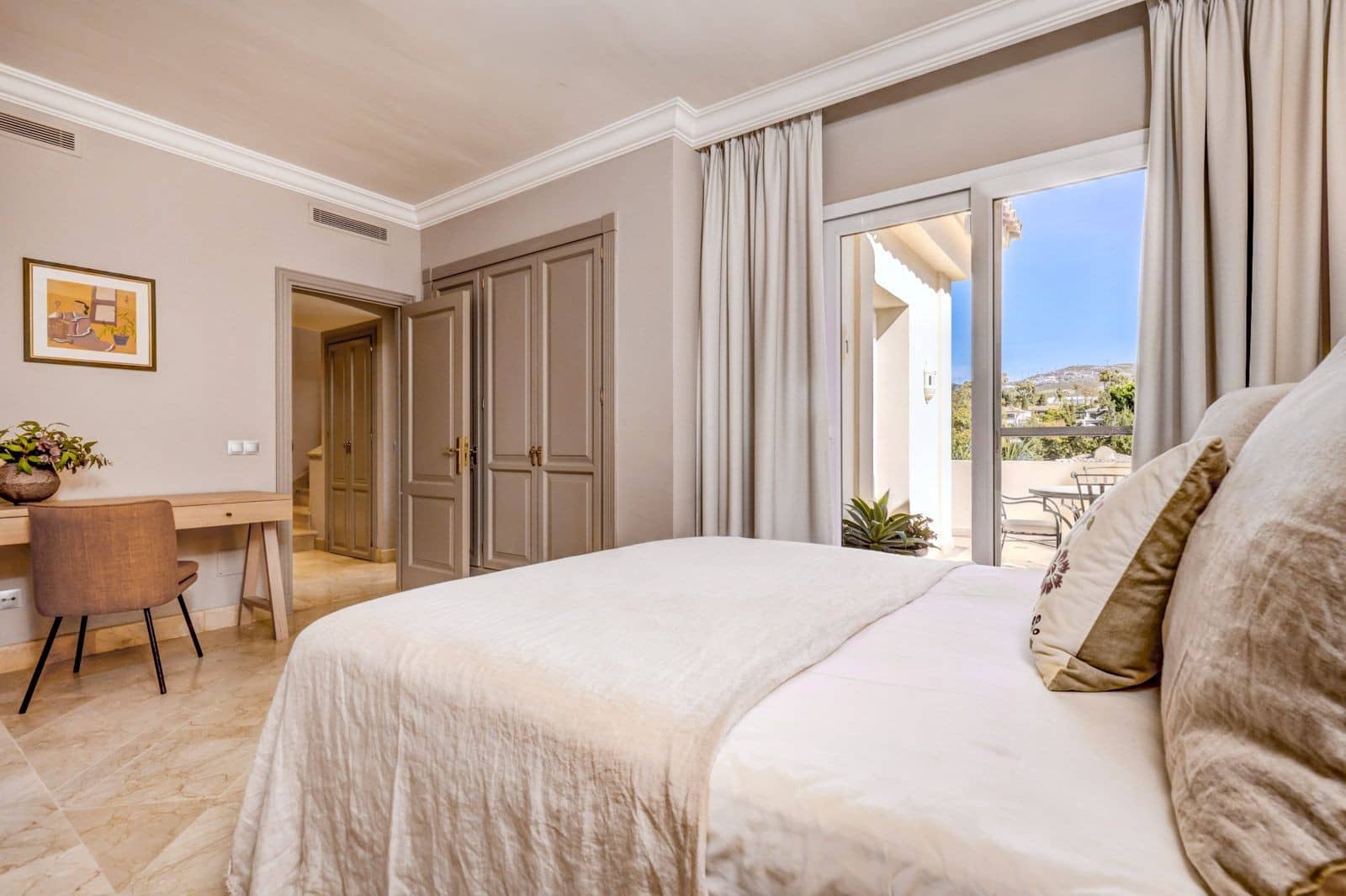 3 quarto Penthouse para venda em Marbella com piscina garagem - 1 900 000 € (Ref: 9811426)