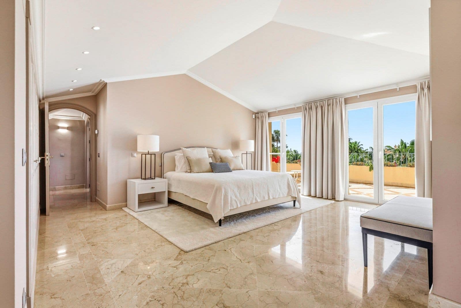 3 quarto Penthouse para venda em Marbella com piscina garagem - 1 900 000 € (Ref: 9811426)