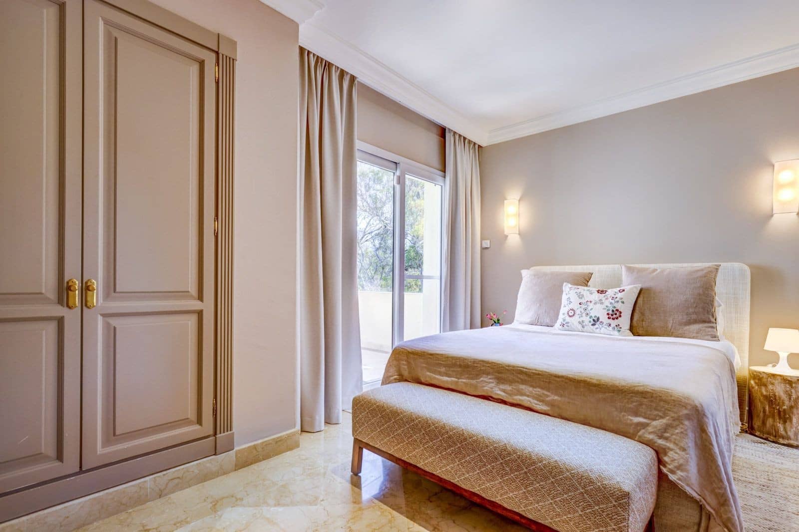 3 quarto Penthouse para venda em Marbella com piscina garagem - 1 900 000 € (Ref: 9811426)