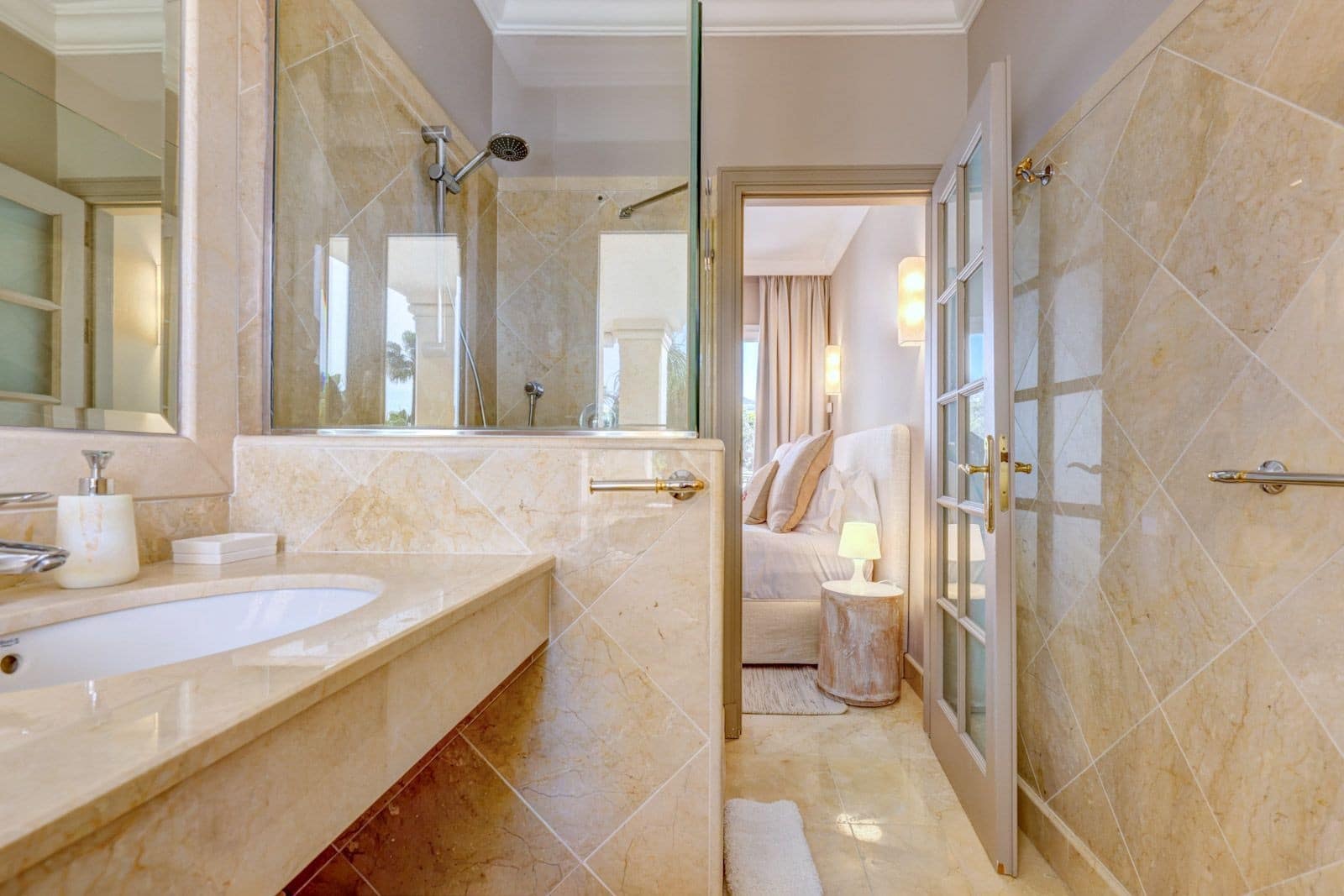 3 quarto Penthouse para venda em Marbella com piscina garagem - 1 900 000 € (Ref: 9811426)