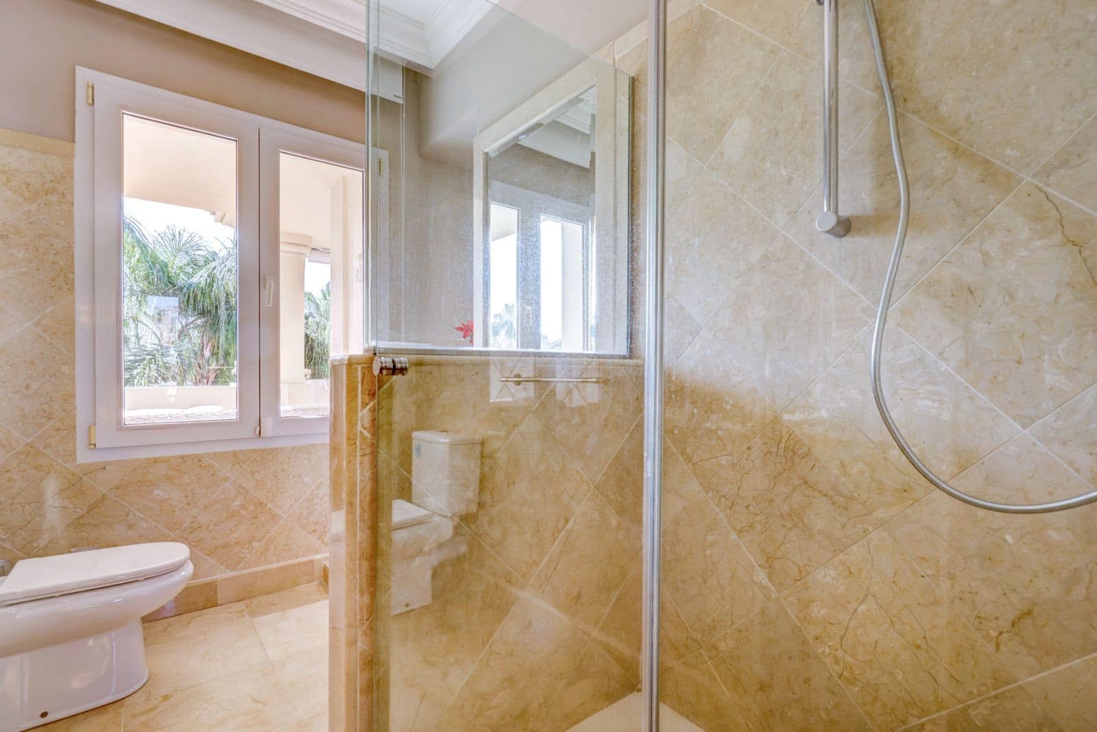 3 quarto Penthouse para venda em Marbella com piscina garagem - 1 900 000 € (Ref: 9811426)