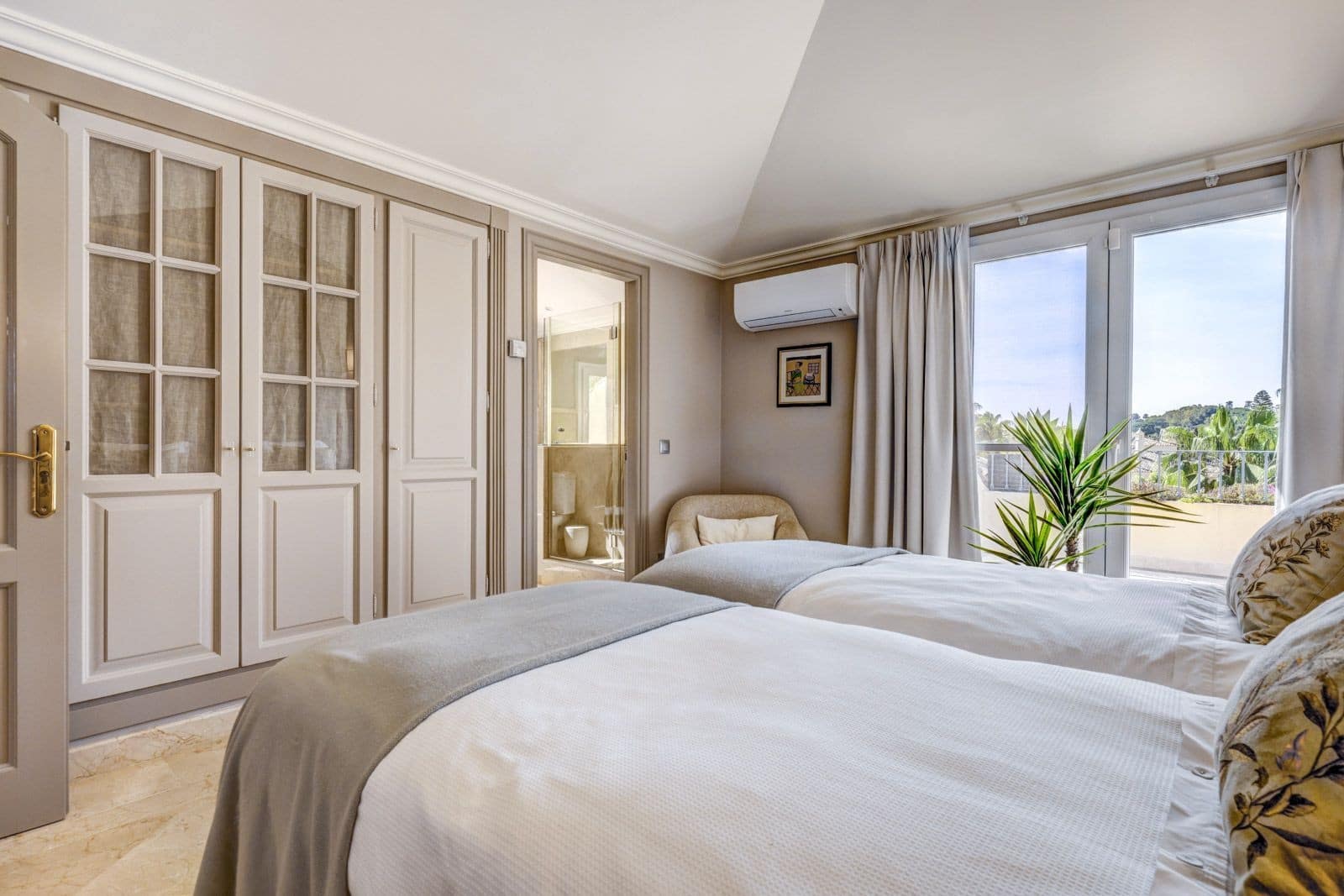 3 quarto Penthouse para venda em Marbella com piscina garagem - 1 900 000 € (Ref: 9811426)