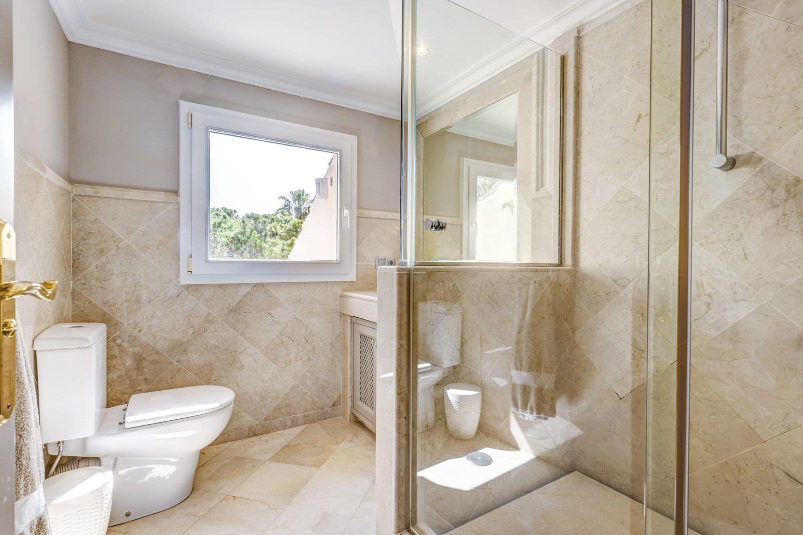 3 quarto Penthouse para venda em Marbella com piscina garagem - 1 900 000 € (Ref: 9811426)