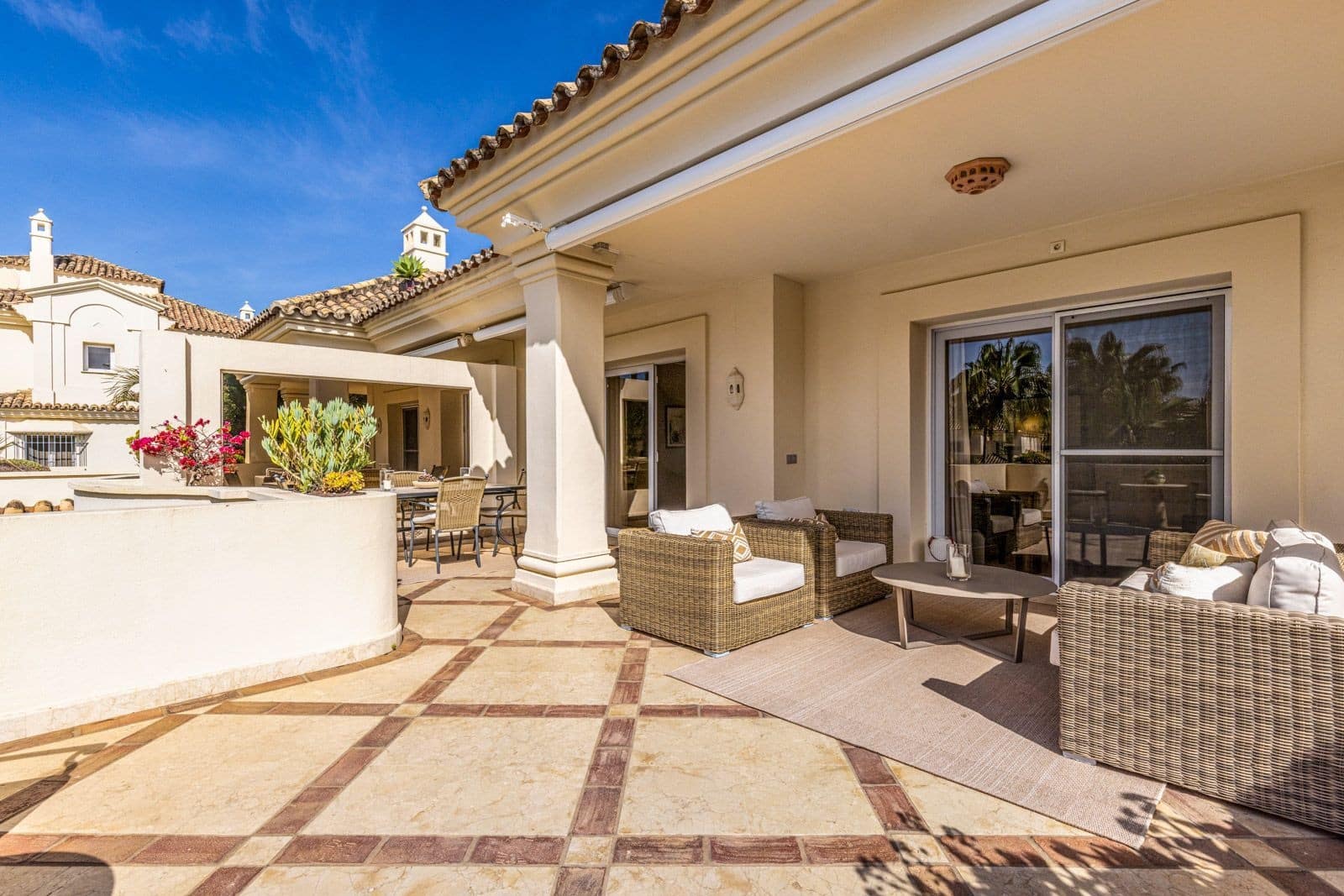 3 quarto Penthouse para venda em Marbella com piscina garagem - 1 900 000 € (Ref: 9811426)