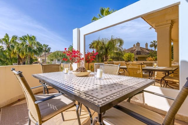 3 quarto Penthouse para venda em Los Naranjos, Marbella com piscina garagem - 1 900 000 € (Ref: 9811426)