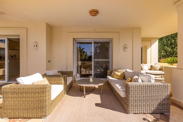 3 quarto Penthouse para venda em Los Naranjos, Marbella com piscina garagem - 1 900 000 € (Ref: 9811426)
