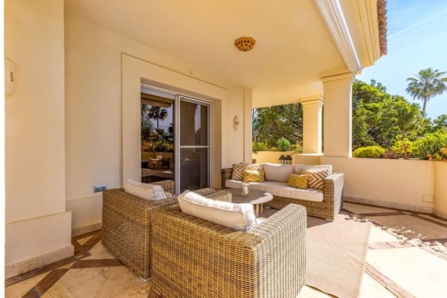 3 quarto Penthouse para venda em Los Naranjos, Marbella com piscina garagem - 1 900 000 € (Ref: 9811426)