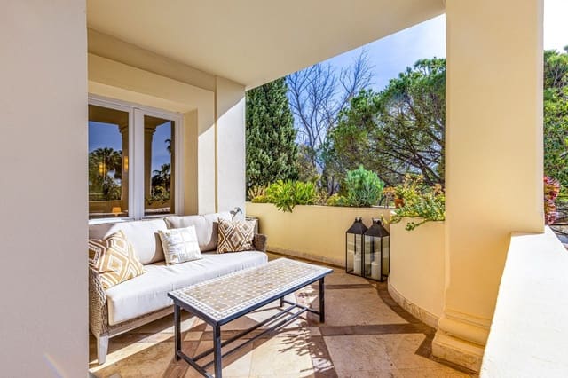 3 quarto Penthouse para venda em Los Naranjos, Marbella com piscina garagem - 1 900 000 € (Ref: 9811426)