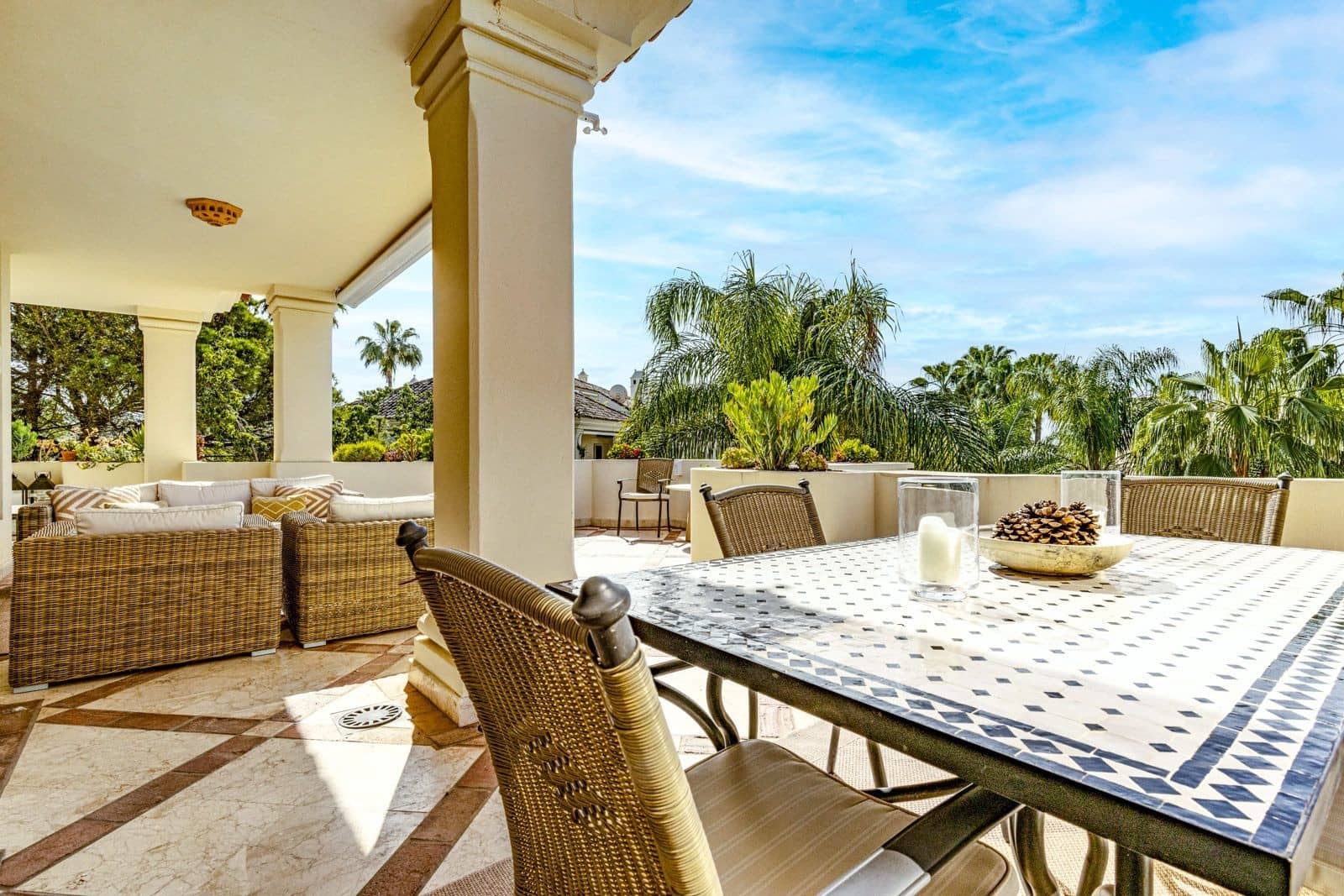 3 quarto Penthouse para venda em Marbella com piscina garagem - 1 900 000 € (Ref: 9811426)
