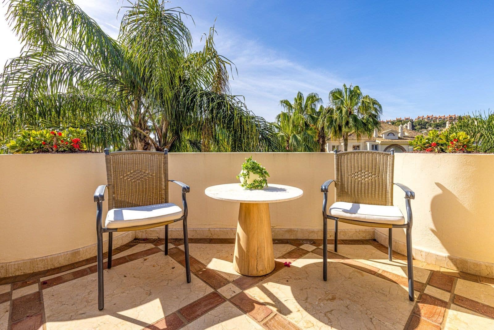3 quarto Penthouse para venda em Marbella com piscina garagem - 1 900 000 € (Ref: 9811426)