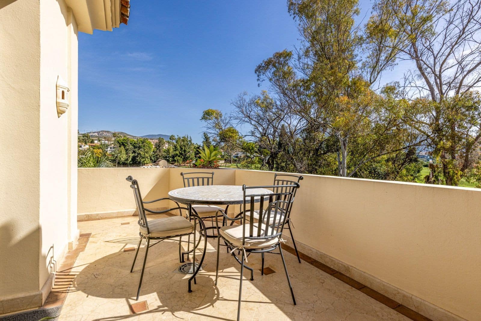 3 quarto Penthouse para venda em Marbella com piscina garagem - 1 900 000 € (Ref: 9811426)