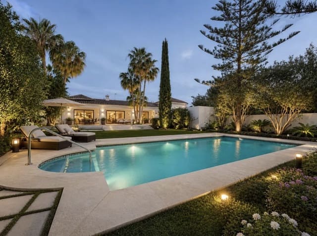 5 makuuhuone Huvila myytävänä paikassa San Pedro de Alcantara, Marbella mukana uima-altaan 
autotalli - 2 495 000 € (Ref: 9811427)