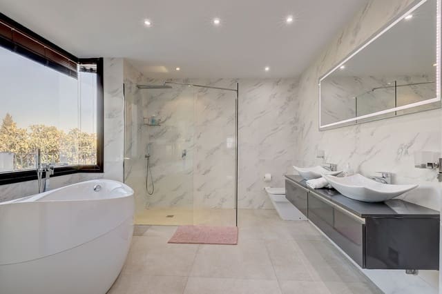 5 slaapkamer Villa te koop in Marbella met zwembad garage - € 2.175.000 (Ref: 9813771)
