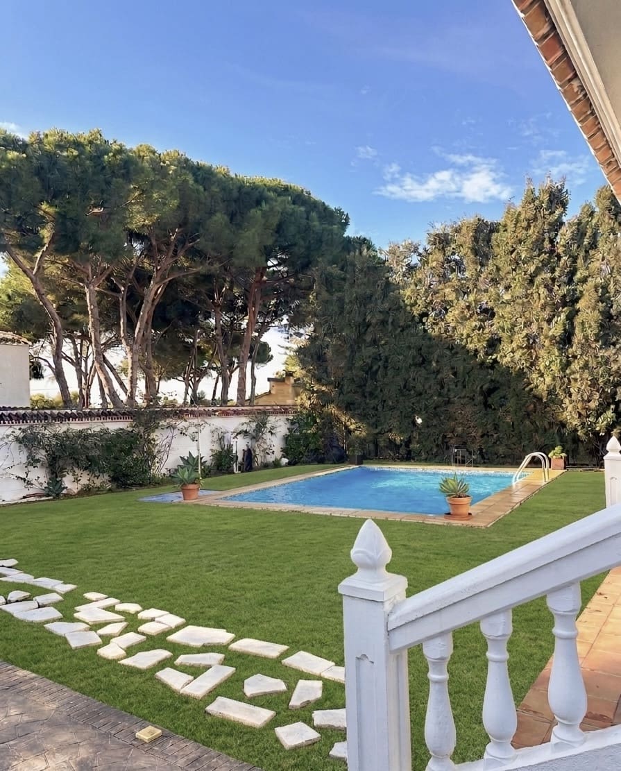4 Zimmer Villa zu verkaufen in Marbella mit Pool Garage - 1.290.000 € (Ref: 9813772)