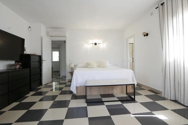 4 soveværelse Villa til salg i Marbella med swimmingpool garage - € 1.290.000 (Ref: 9813772)